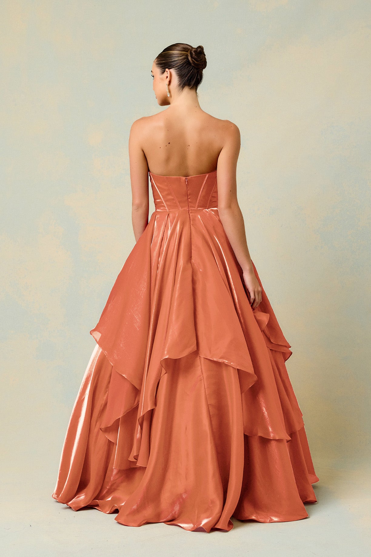 Vestido en Línea A a Capas y Straplees Color Copper