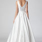 Vestido de Novia Línea A Cuello V Sin Magas Color Off White.