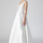Vestido de Novia Línea A Cuello V Sin Magas Color Off White.