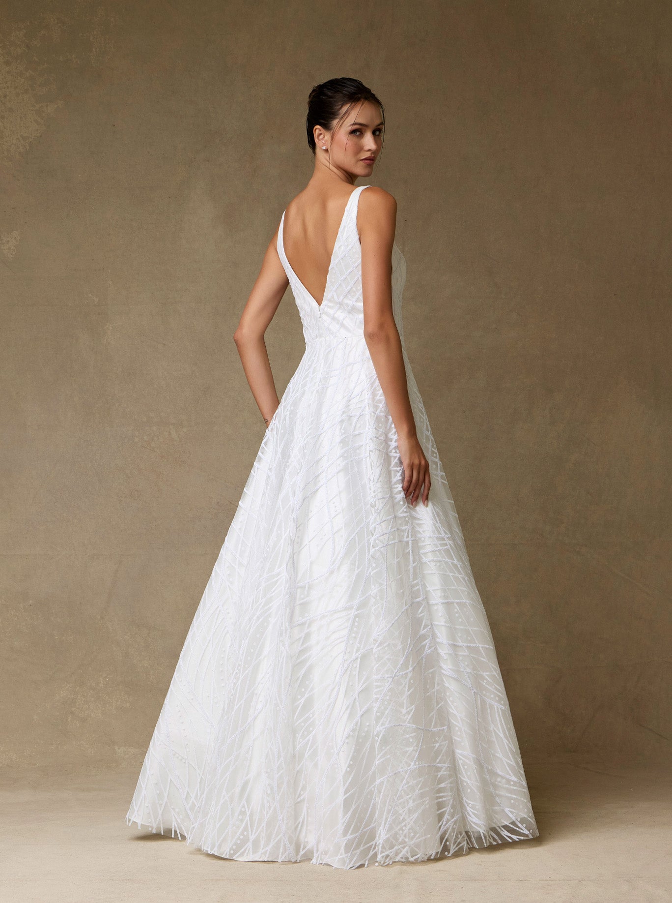 Vestido de Novia Corte en A, de Tul con Brillo, Escote en V, Tirantes Gruesos, Color White