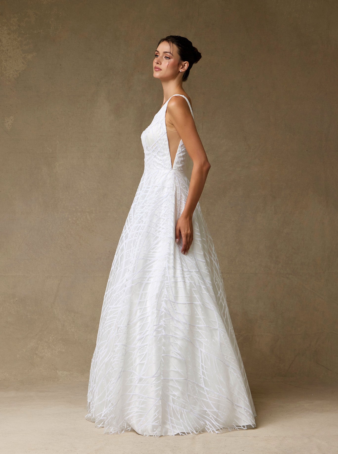 Vestido de Novia Corte en A, de Tul con Brillo, Escote en V, Tirantes Gruesos, Color White