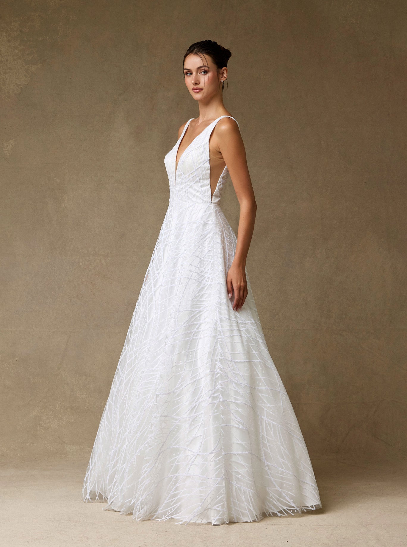 Vestido de Novia Corte en A, de Tul con Brillo, Escote en V, Tirantes Gruesos, Color White