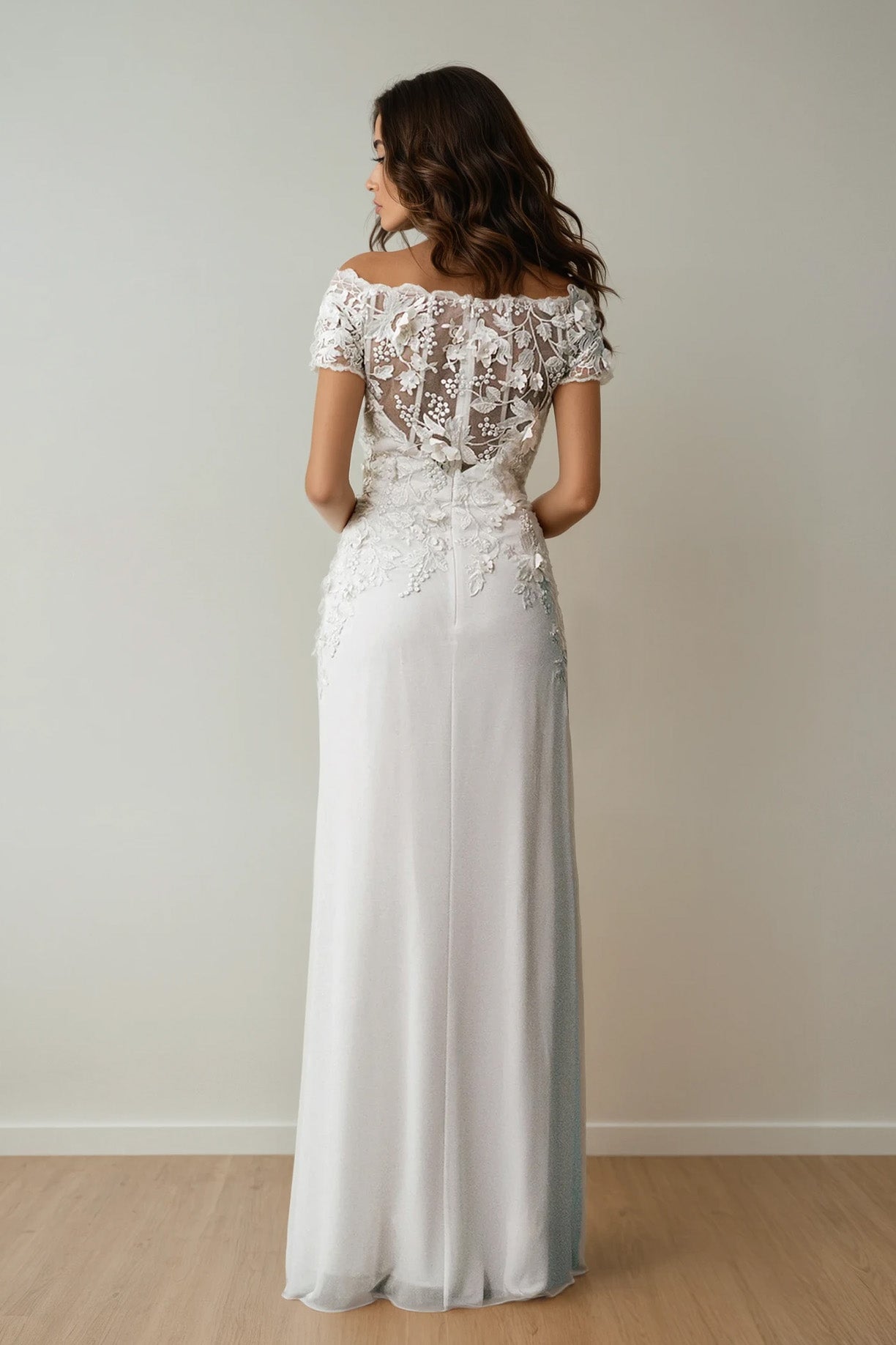 Vestido de Novia Corte Recto de Chiffon Bordado con Perlas y Flores en 3D, Color Off White