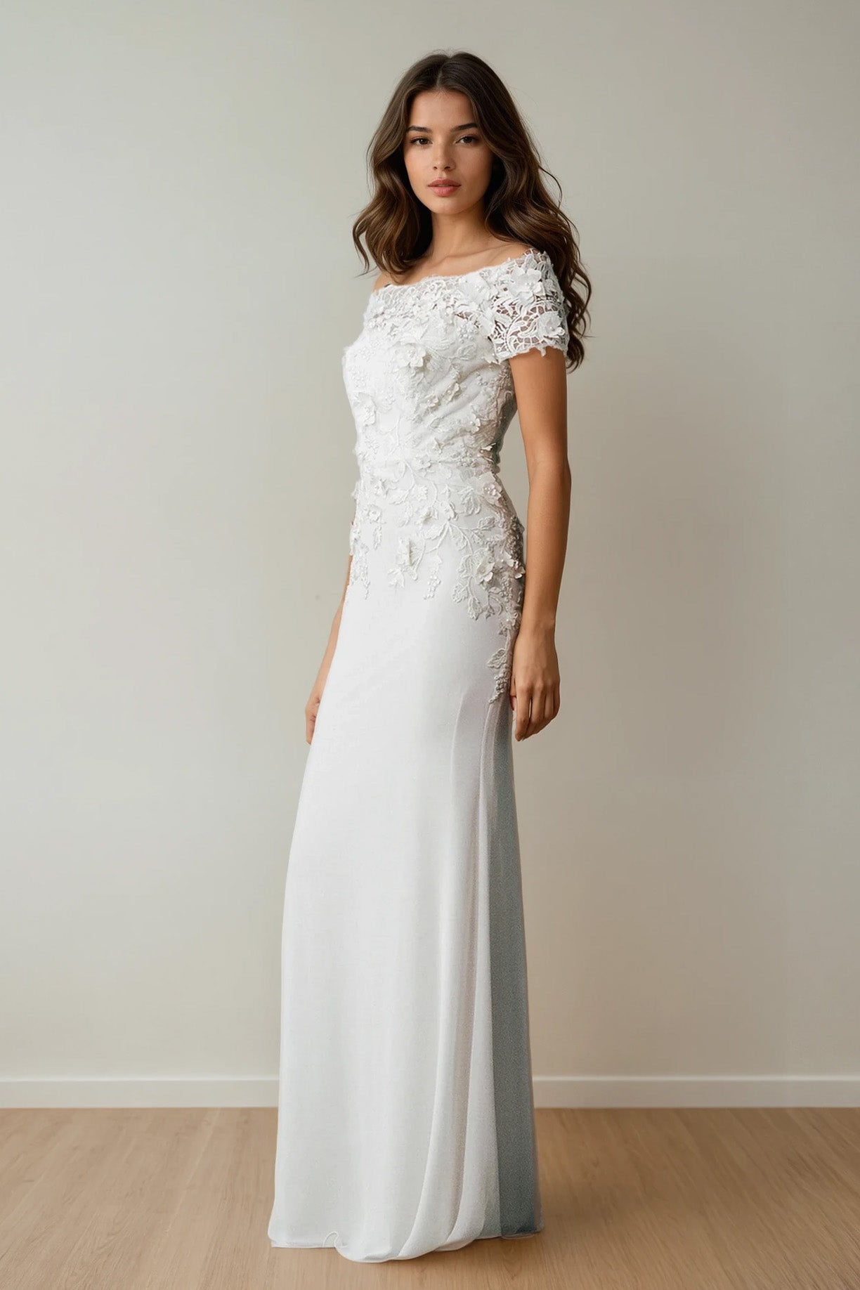 Vestido de Novia Corte Recto de Chiffon Bordado con Perlas y Flores en 3D, Color Off White
