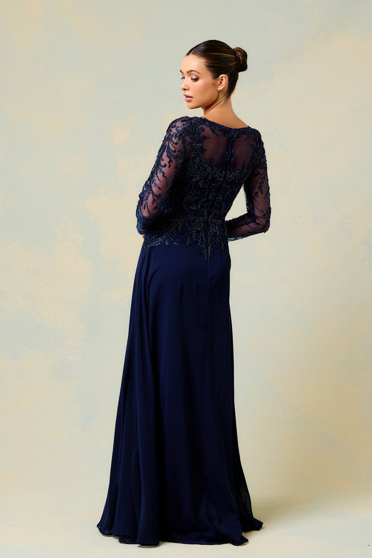 Vestido Línea A Con Manga Larga con Encaje Color Navy.