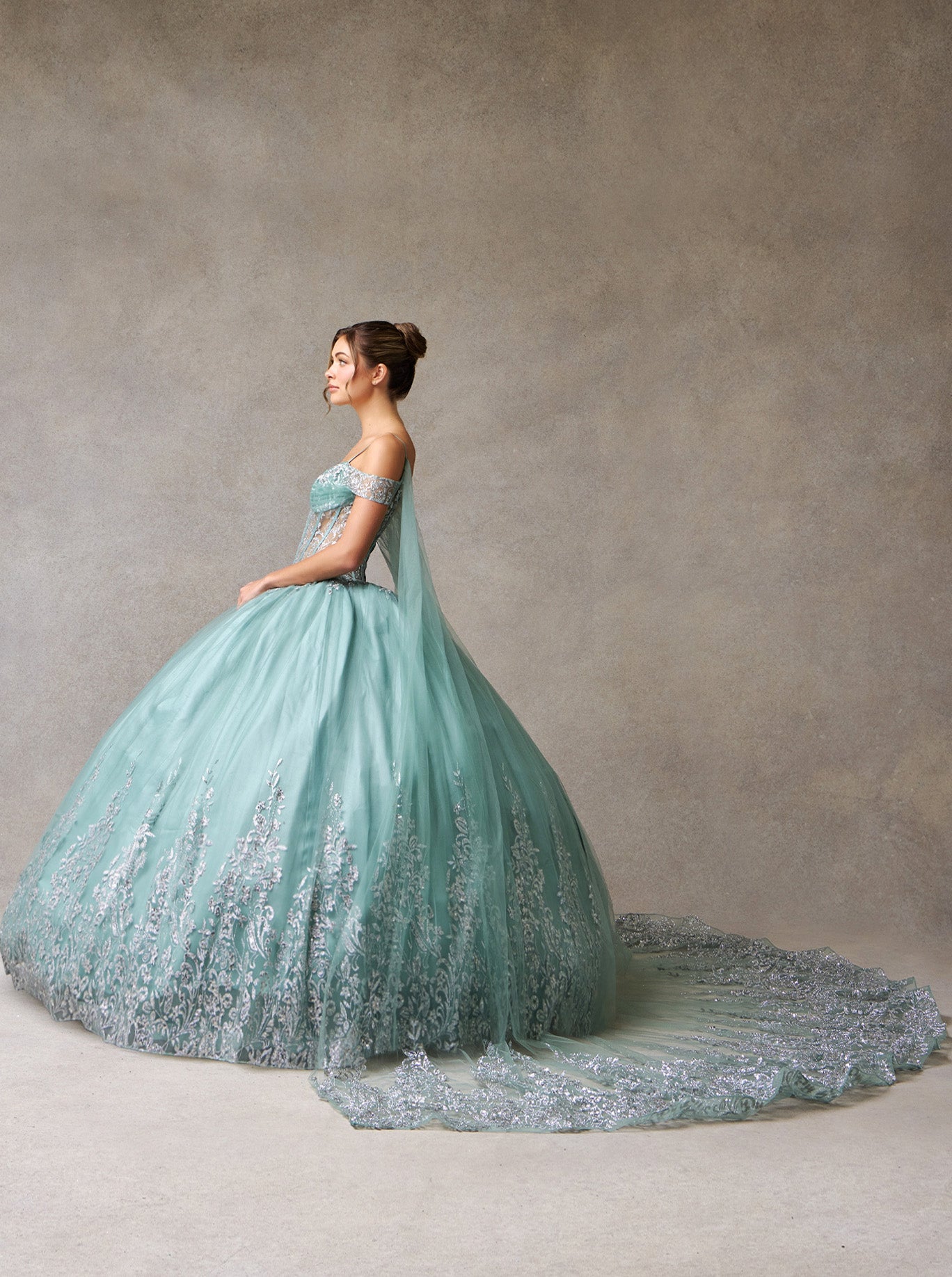 Vestido XV Años de tul con  Purpurina, Lentejuelas Con Capa (Dos Colores)