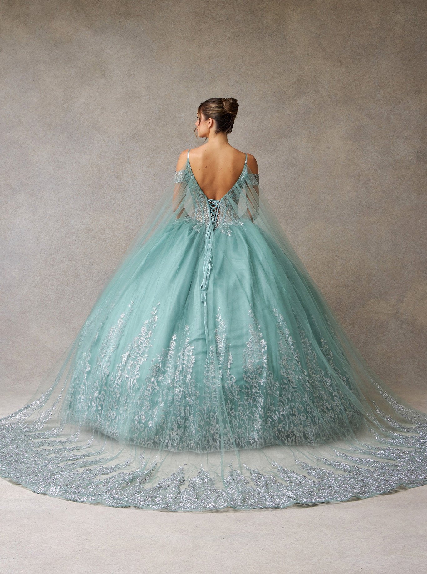 Vestido XV Años de tul con  Purpurina, Lentejuelas Con Capa (Dos Colores)