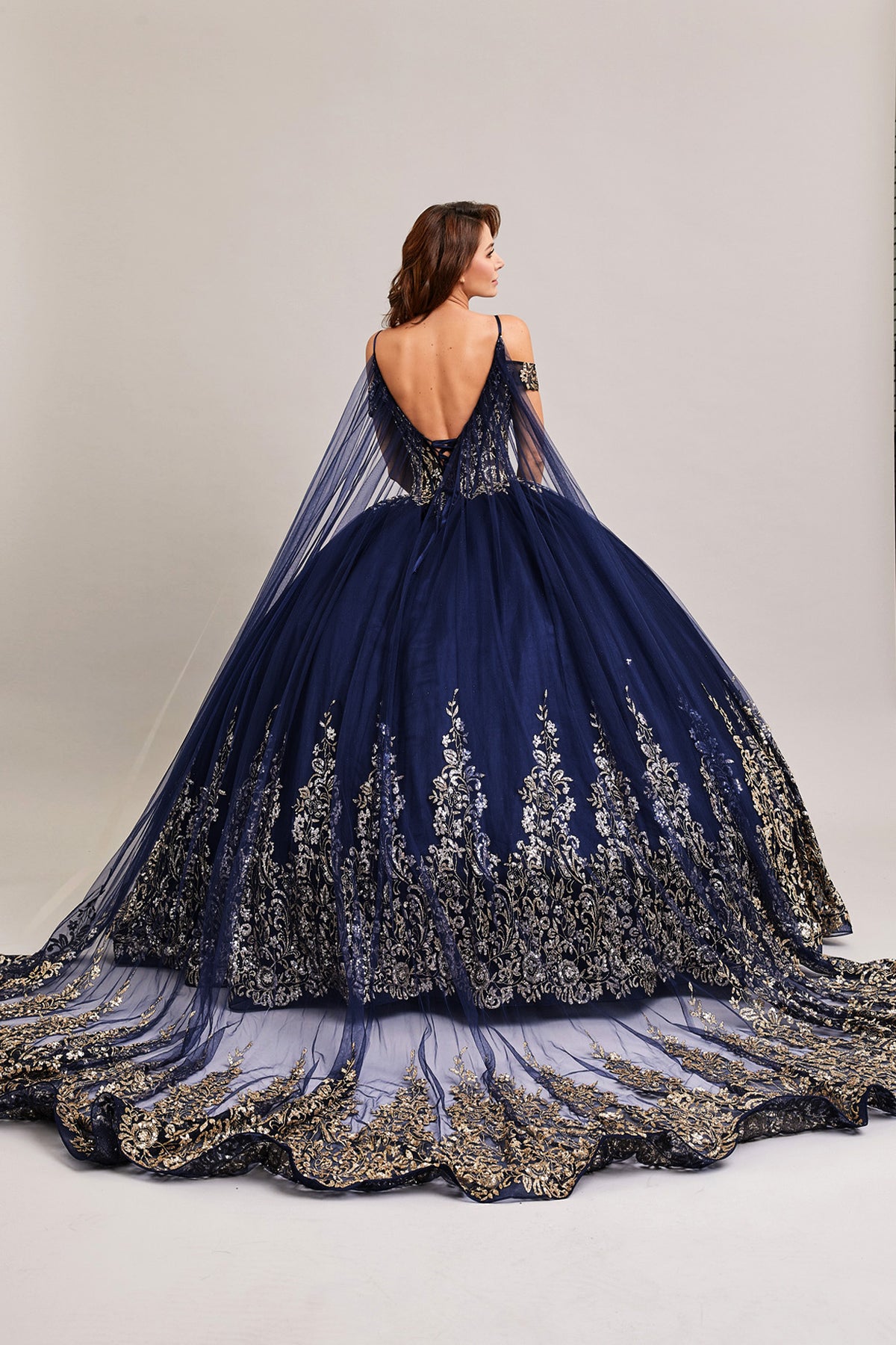Vestido XV Años de tul con  Purpurina, Lentejuelas Con Capa (Varios Colores)