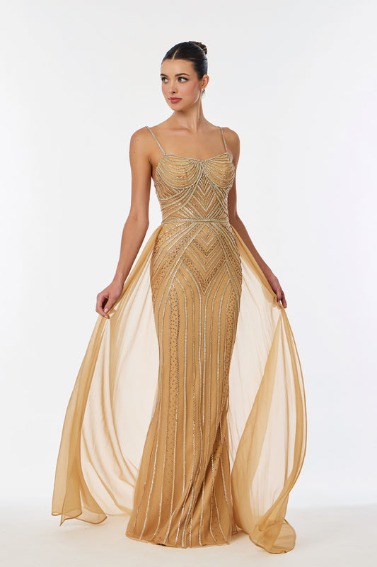 Vestido Recto con Cauda de Tul, Bordado con Cristales, Cuentas y Lentejuelas, Color Gold