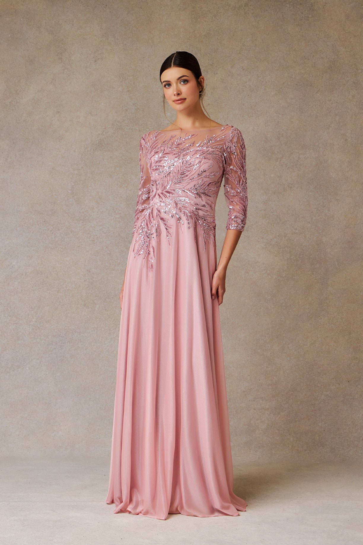 Vestido en Línea A Con Mangas Laras Color Dusty Rose.