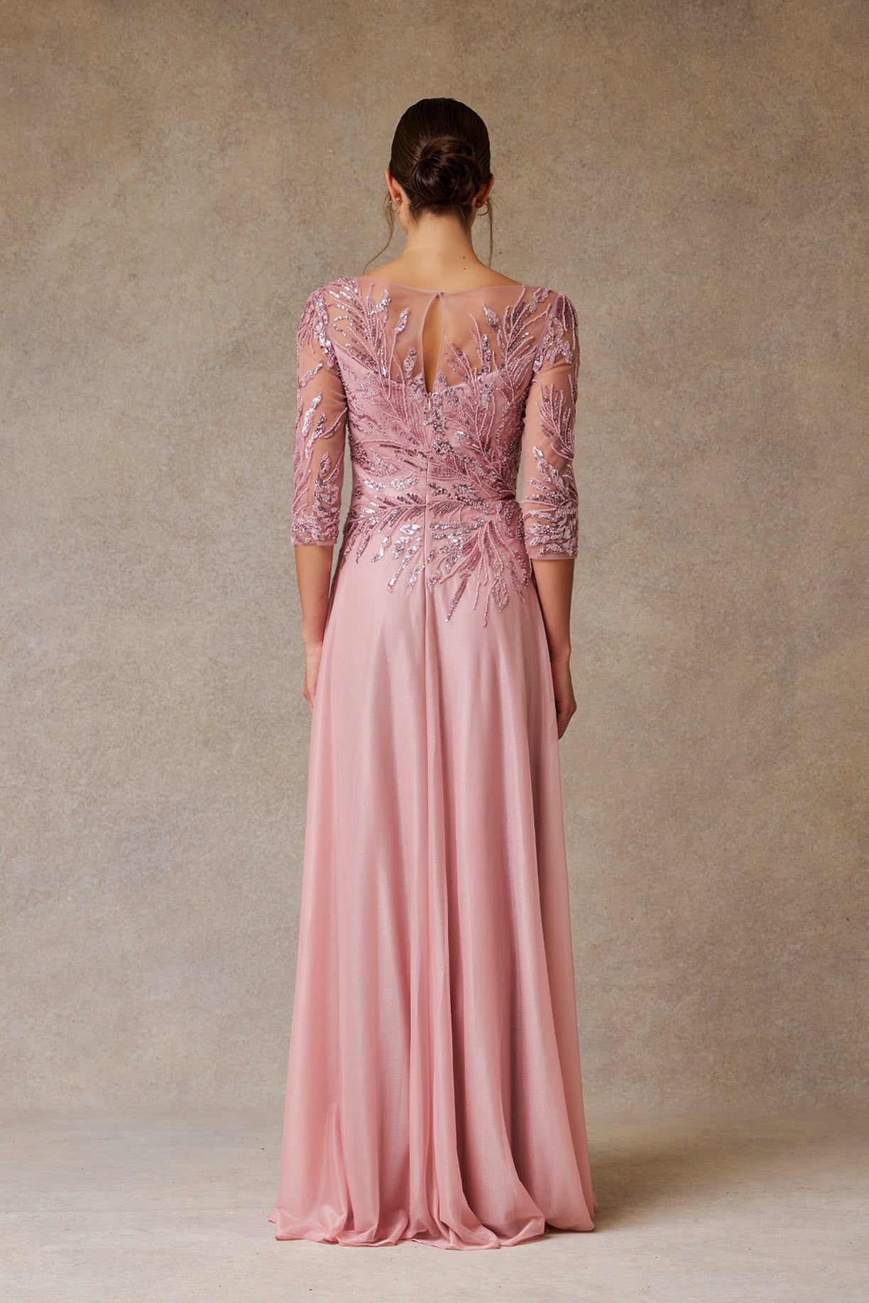 Vestido en Línea A Con Mangas Laras Color Dusty Rose.