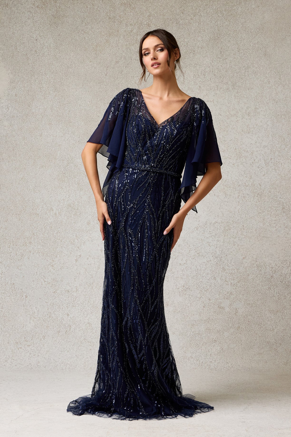 Vestido Con Escote en V, Manga Corta, de Tul con Aplicaciones en Cristales y Lentejuelas, Color Navy