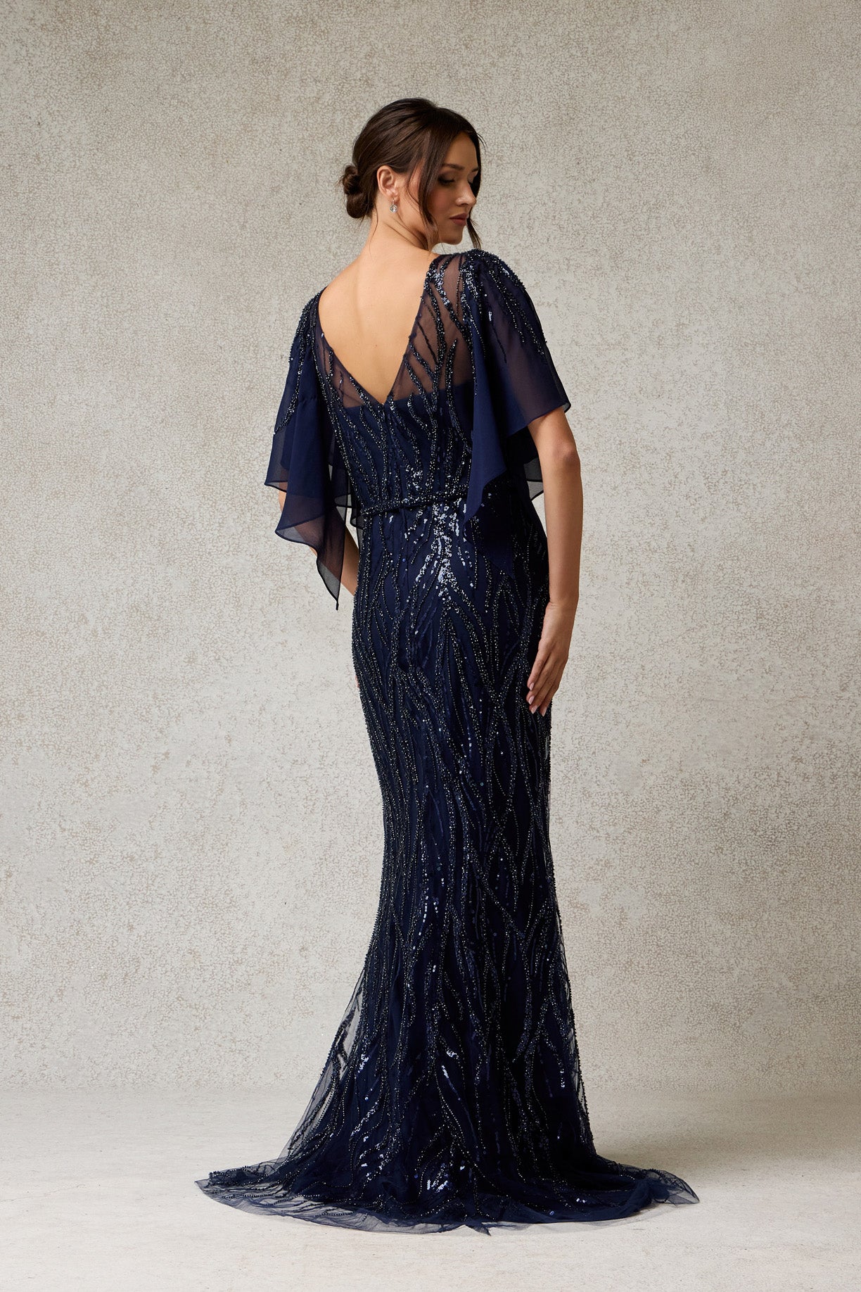 Vestido Con Escote en V, Manga Corta, de Tul con Aplicaciones en Cristales y Lentejuelas, Color Navy