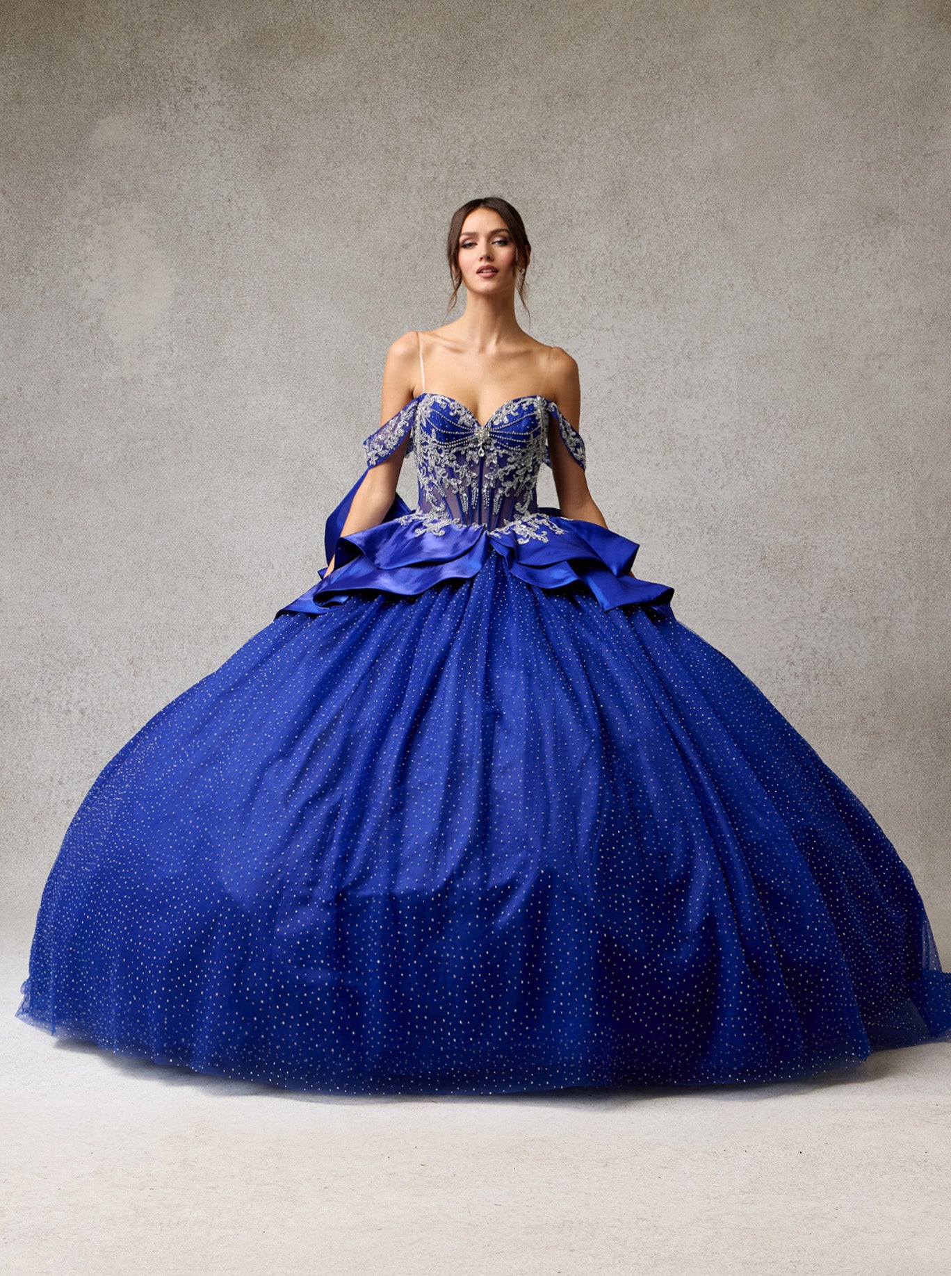 Vestido de Fiesta de Tul con Brillos, Aplicaciones en Corpiño de Lentejuelas y Cristales y Moño Desmontable, Color Royal