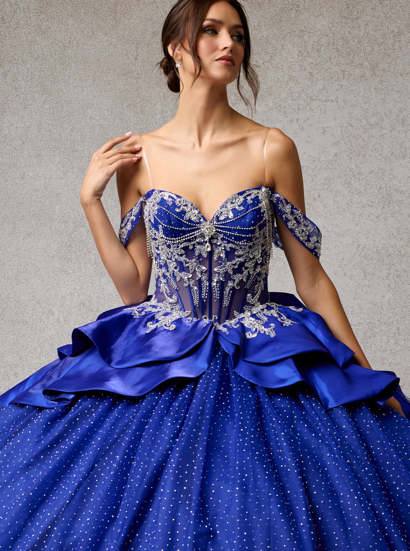 Vestido de Fiesta de Tul con Brillos, Aplicaciones en Corpiño de Lentejuelas y Cristales y Moño Desmontable, Color Royal