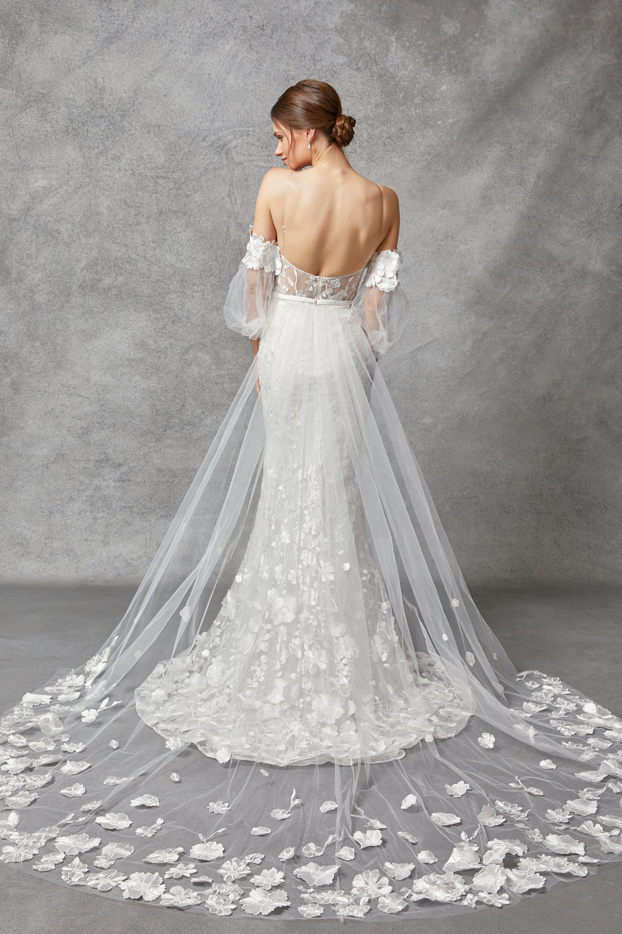 Vestido de Novia sin Tirantes, Recto en Encaje Mangas y Cauda de Velo Desmontable, Color Off White