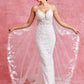 Vestido de Novia Corte Sirena, Cuello en V y Tirantes, Espalda Descubierta con Capa Larga, Color Off White.