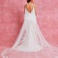 Vestido de Novia Corte Sirena, Cuello en V y Tirantes, Espalda Descubierta con Capa Larga, Color Off White.