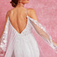 Vestido de Novia Corte Sirena, Cuello en V y Tirantes, Espalda Descubierta con Capa Larga, Color Off White.