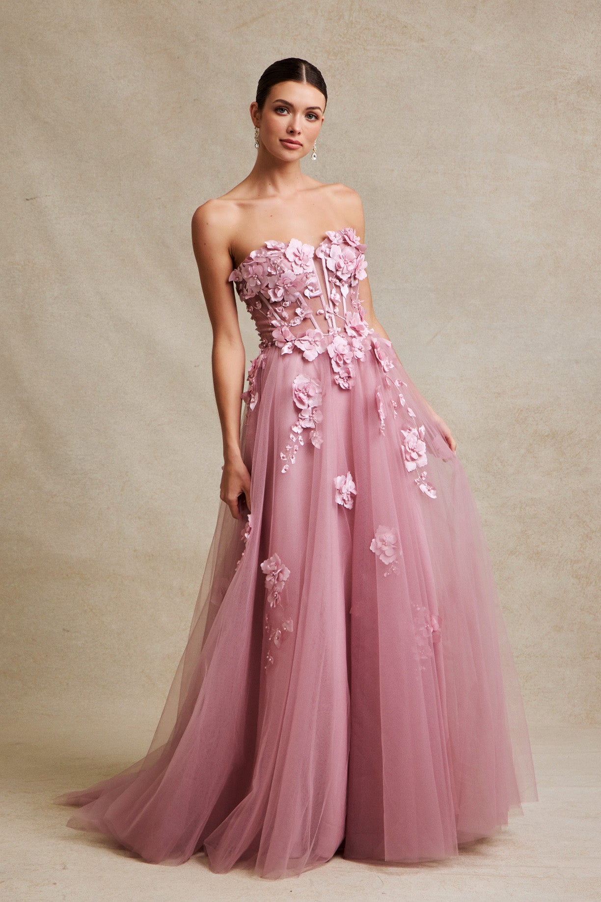 Vestido en Línea A sin Tirantes con Adornos de Flores, Color Mauve