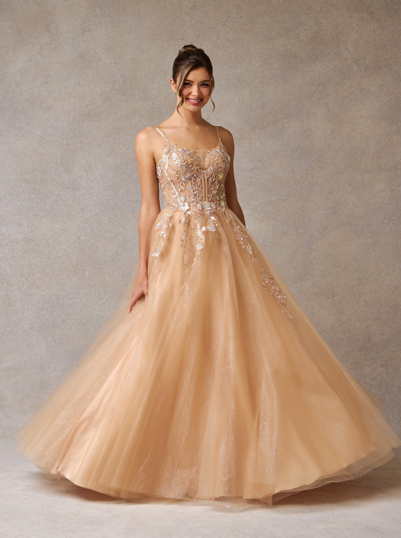 Vestido de Fiesta Corte en A de Tul y Encaje Bordado, Color Gold