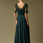 Vestido Corte Recto Manga tres cuartos, escote en V. Color Dark Green.