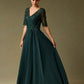 Vestido Corte Recto Manga tres cuartos, escote en V. Color Dark Green.