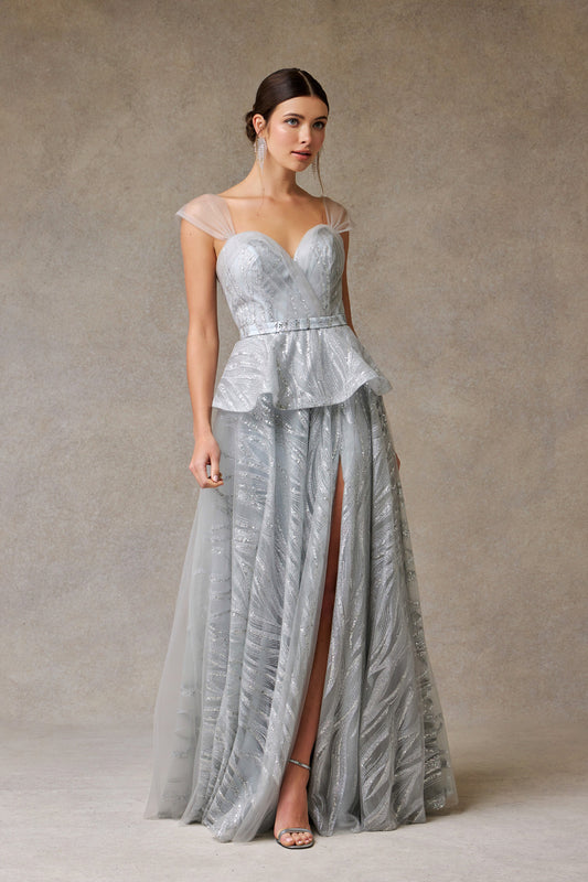 Vestido Línea A Con Hombros Decubiertos Color Silver.