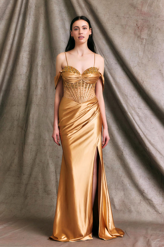 Vestido Con Abertura Escote Forma de Corazón Espalda con Cordones y Hombros Desmontables Color Gold.