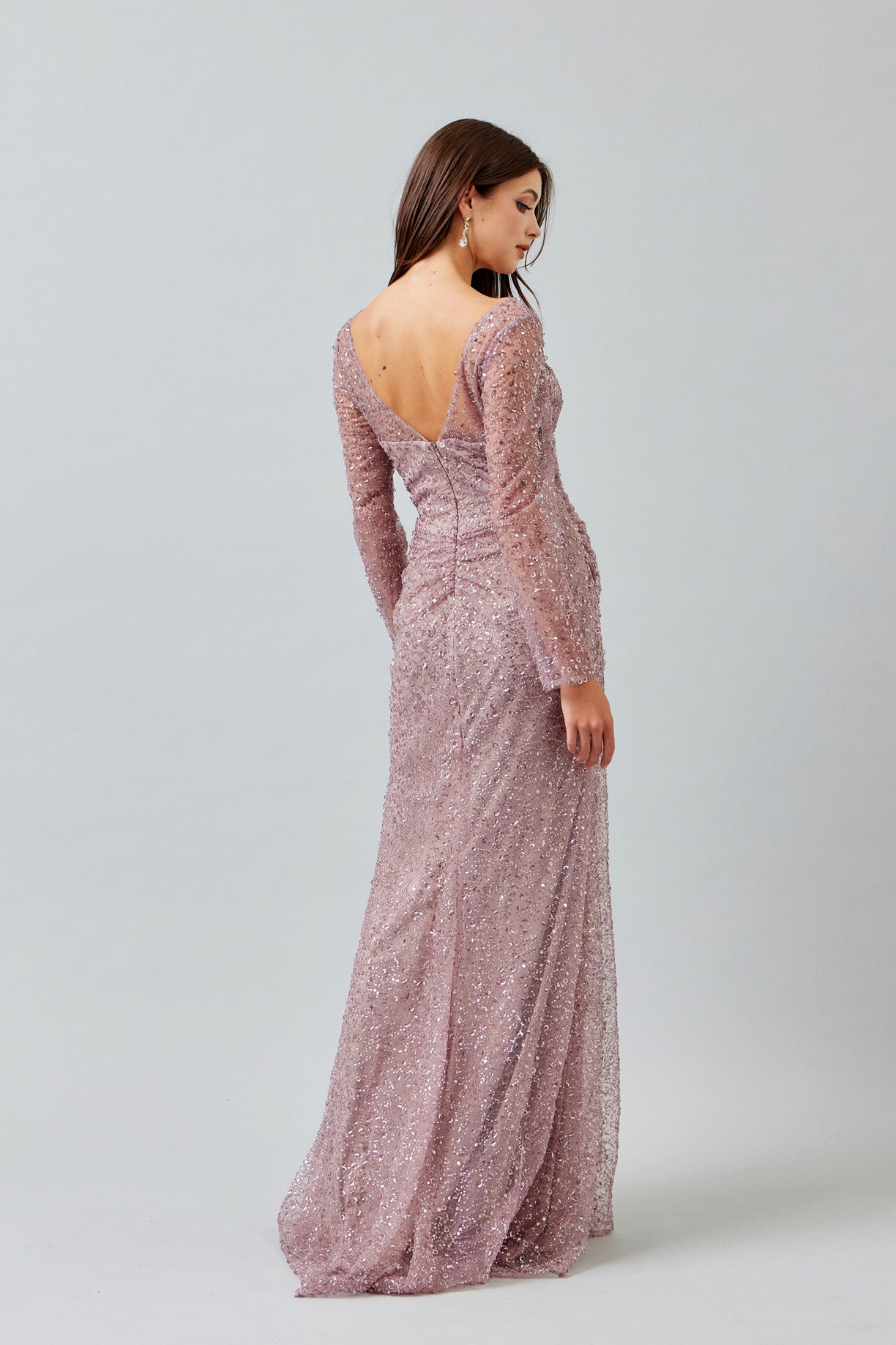 Vestido de Tul Bordado con Cuentas y Lentejuelas de Manga Larga y Abertura en la Pierna, Color Mauve