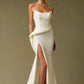 Vestido de Novia Entallado, Escote Ojo de Gato y Abertura en la Pierna, Color Off White