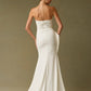Vestido de Novia Entallado, Escote Ojo de Gato y Abertura en la Pierna, Color Off White