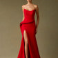 Vestido Entallado, Escote Ojo de Gato y Abertura en la Pierna, Color Red