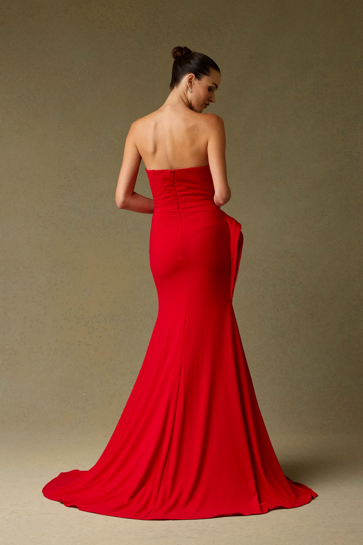 Vestido Entallado, Escote Ojo de Gato y Abertura en la Pierna, Color Red