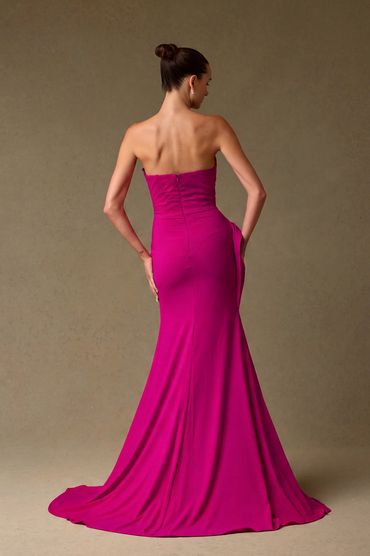 Vestido Entallado, Escote Ojo de Gato y Abertura en la Pierna, Varios Colores