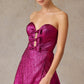 Vestido en Línea A con Abertura en la Pierna Escote de Corazón con Moños Color Magenta