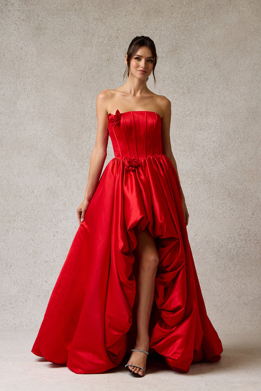 Vestido de Satén, Corte Recto, Sin Tirantes con Abertura al Frente, Colores Red y Black