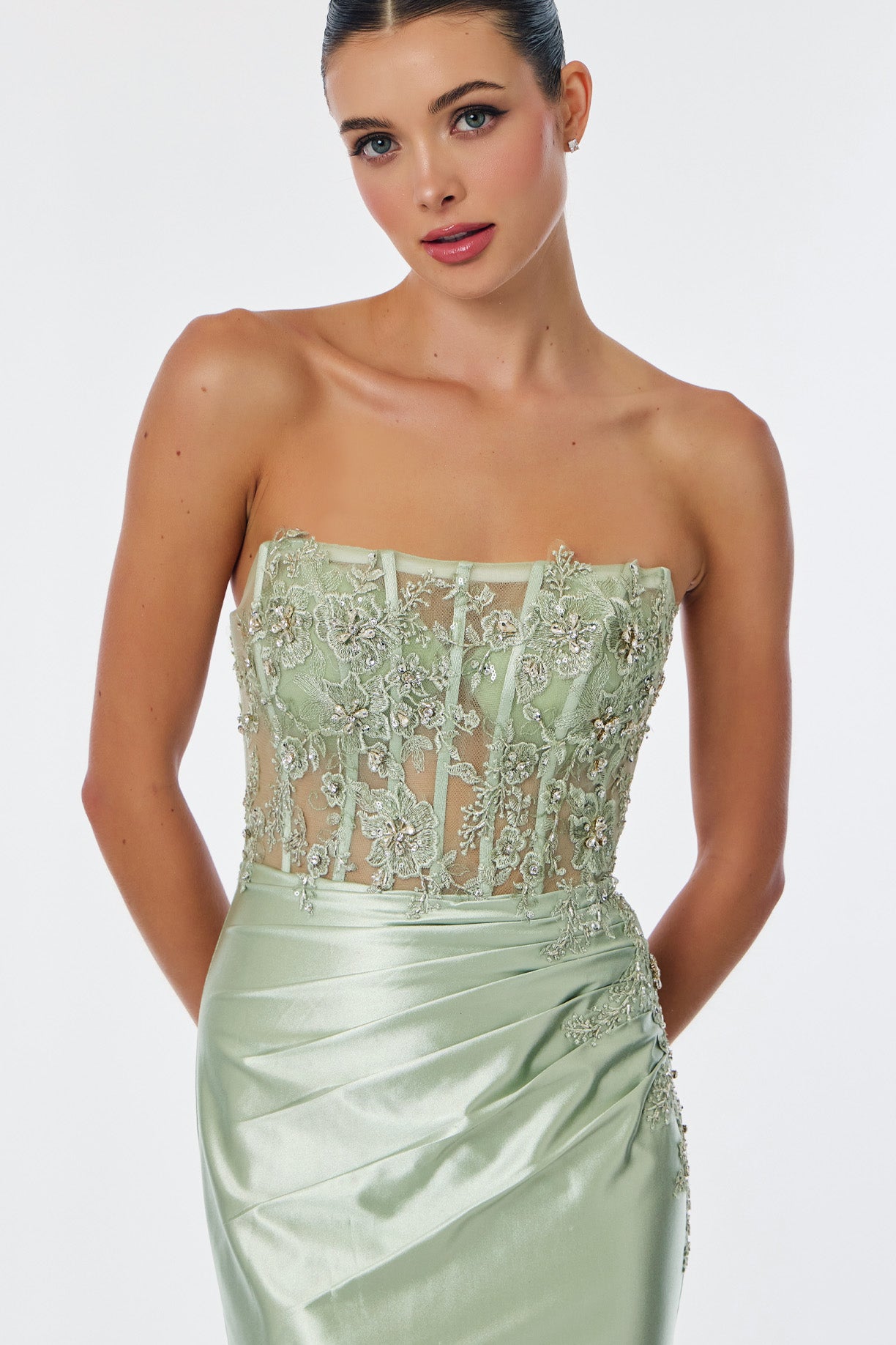 Vestido Corte Recto con Corpiño Semitransparente de Encaje Bordado, Color Sage