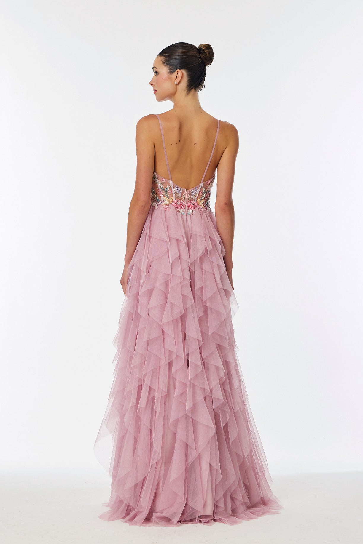 Vestido de Tul con Falda en Olanes y Corsé con Encaje, Cuentas y Lentejuelas, Color Mauve