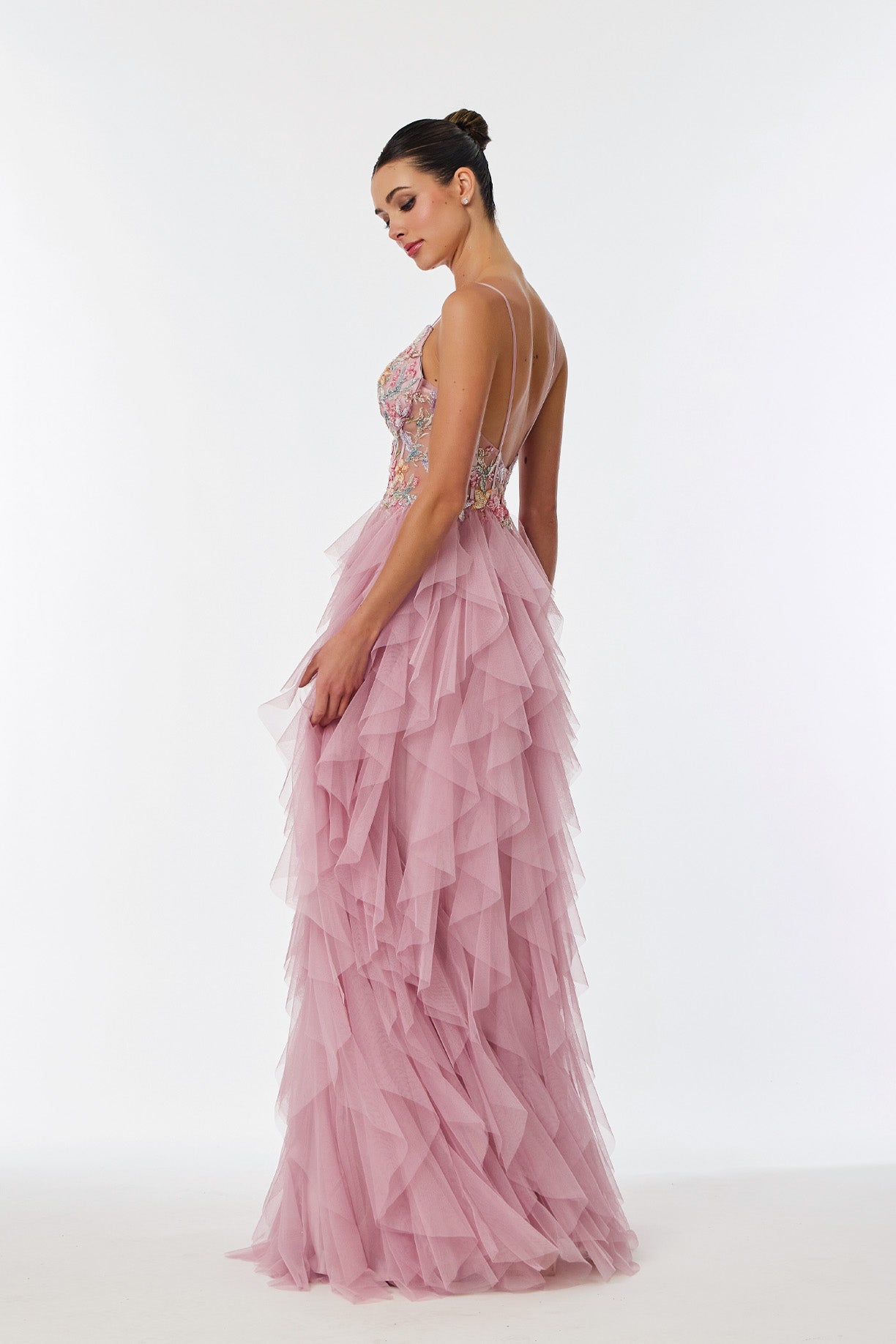 Vestido de Tul con Falda en Olanes y Corsé con Encaje, Cuentas y Lentejuelas, Color Mauve