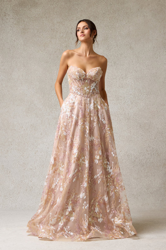 Vestido en Corte A de Tul Estampado con Aplicaciontes de Lentejuelas con Escote de Corazón, Colores  Blush y Yellow