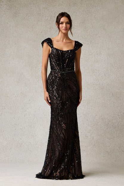 Vestido Recto de Tul con Tirantes Gruesos Ajustables, Bordado con Lentejuelas y Cristales, Colores Black Nude y Gold