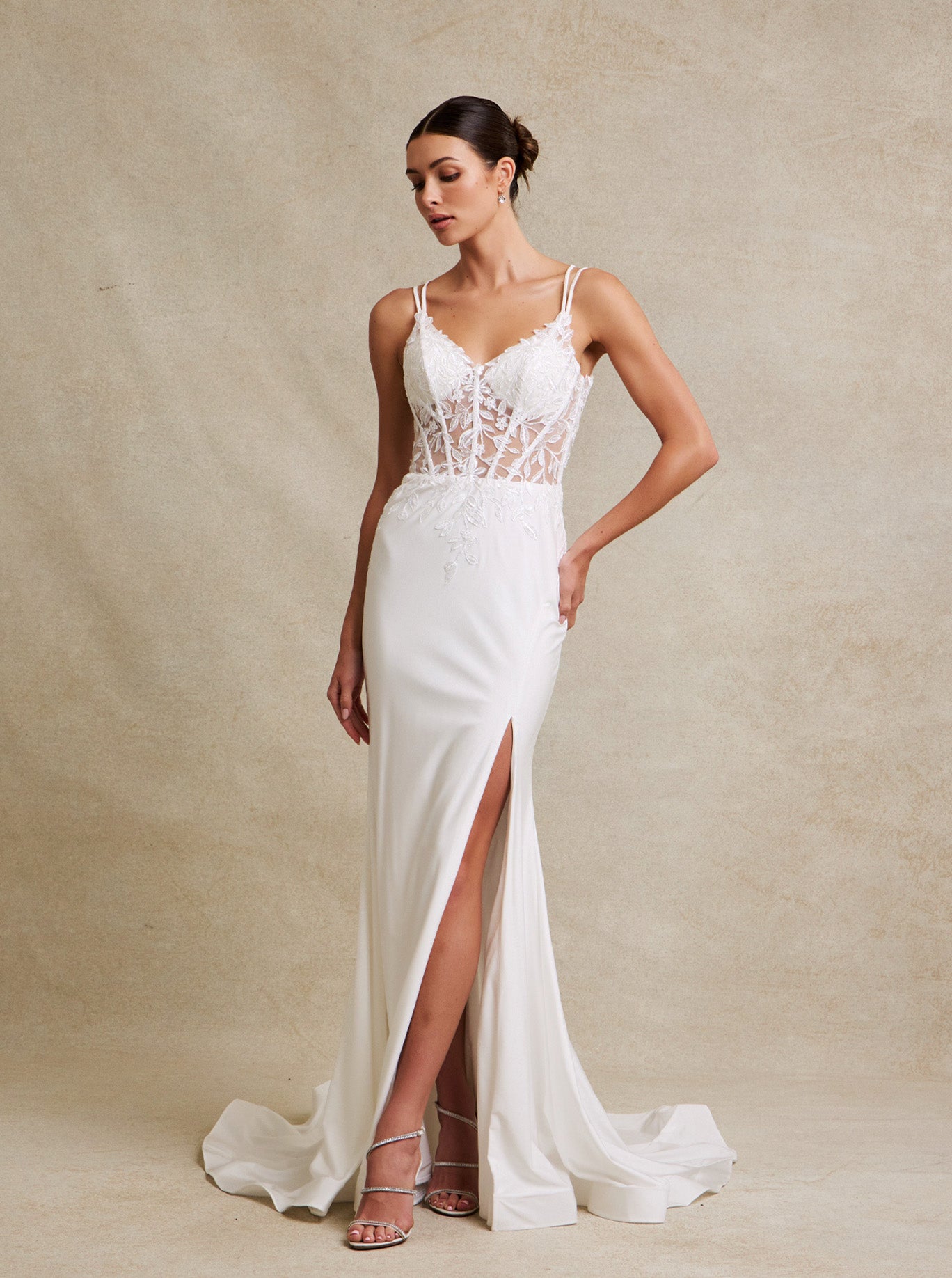 Vestido de Novia con Abertura en la Pierna de Encaje Bordado con Cristales Cuentas y Lentejuelas,Color Off White