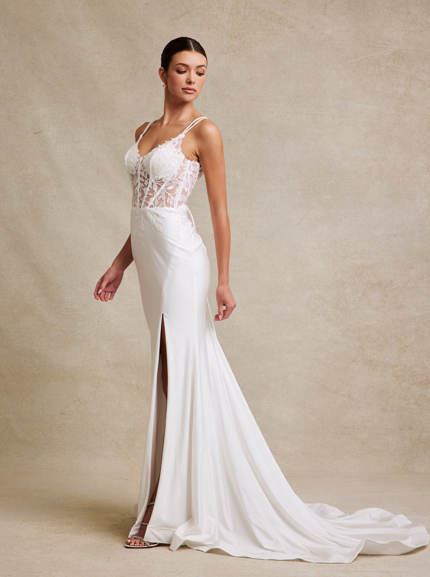 Vestido de Novia con Abertura en la Pierna de Encaje Bordado con Cristales Cuentas y Lentejuelas,Color Off White