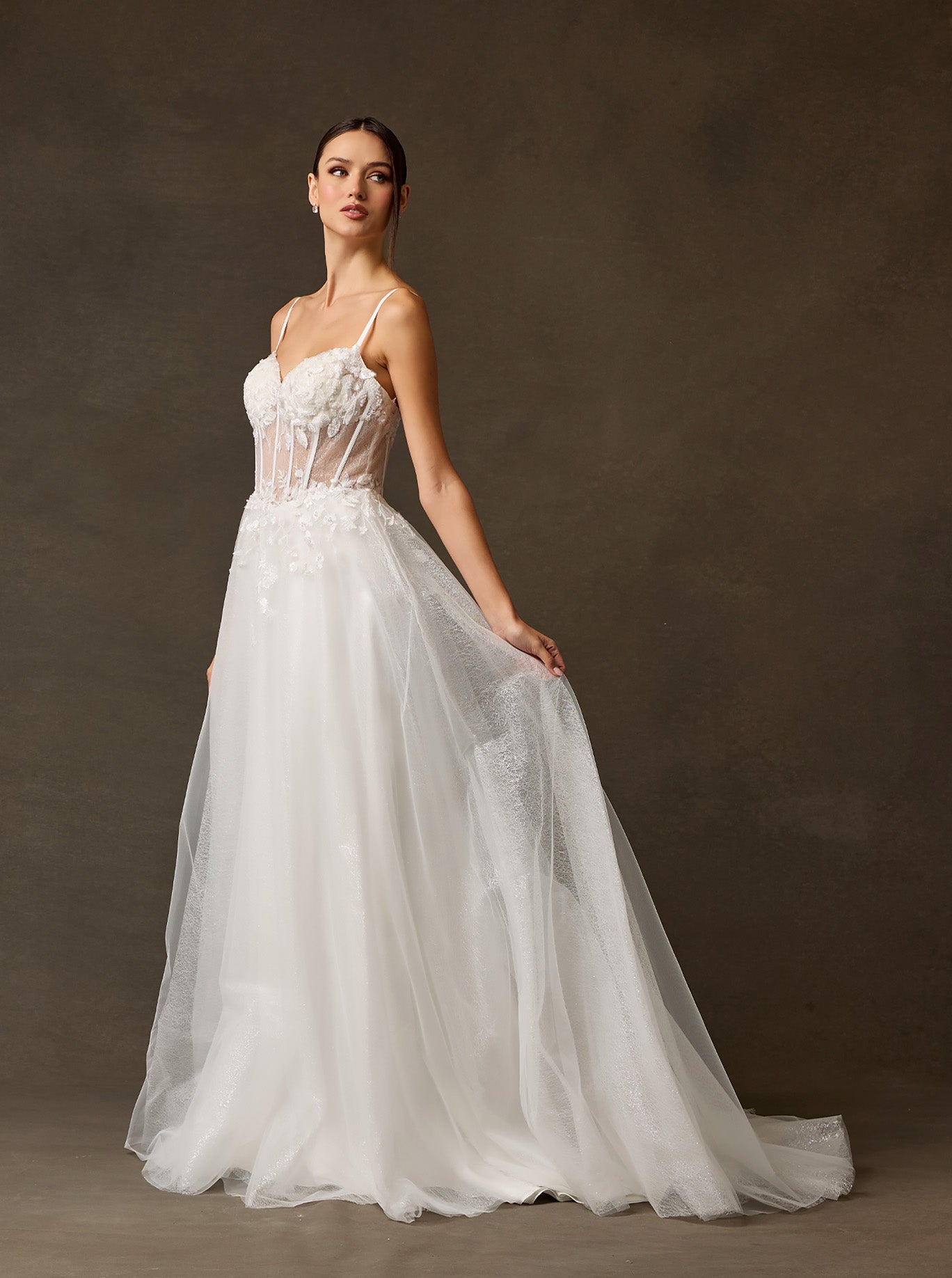 Vestido de Novia Línea A con Bordado de Lentejuelas y Perlas color Off White.