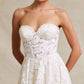 Vestido Estrapless con Escote de Corazón de Encaje Bordado con Cuentas y Lentejuelas, Color Off White Nude
