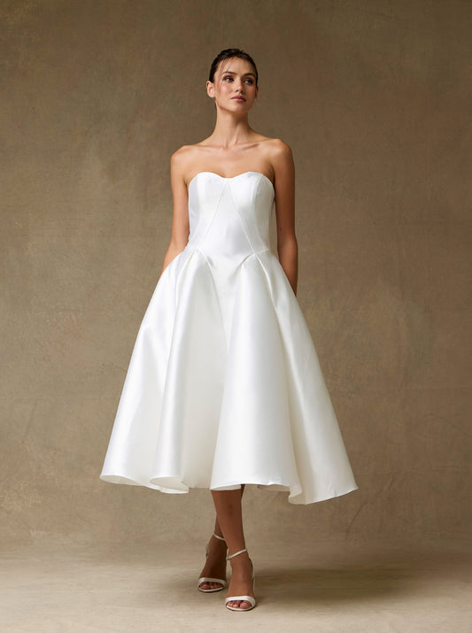 Vestido Corto con Escote Corazón, Corte en A y Cordones en la Espalda, Color Off White