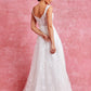 Vestido de Novia Sin Mangas con Cuello V.