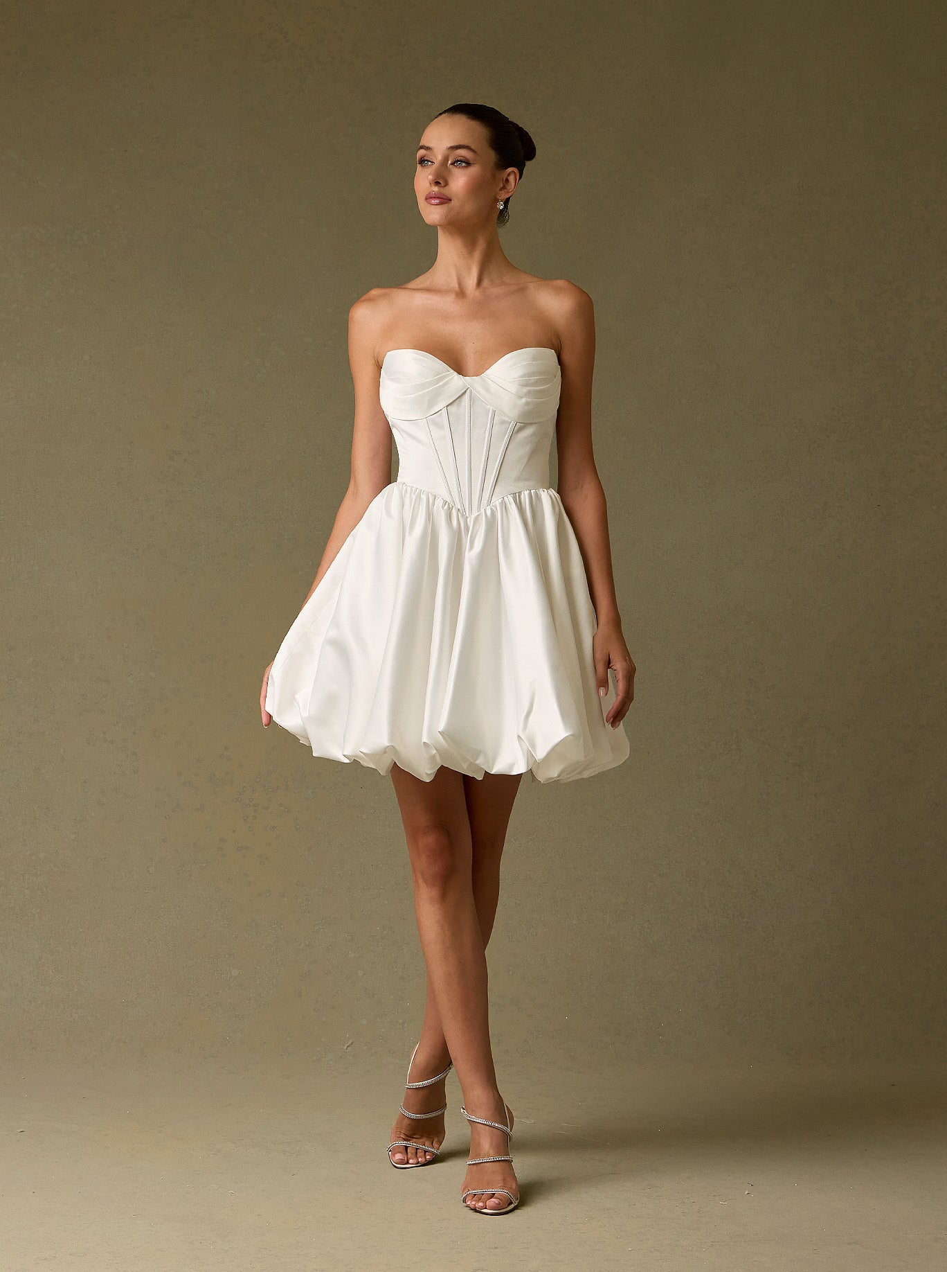 Vestido Coto en A, Con Escote Corazón Drapeado, Color Off White