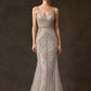 Vestido Corte Ajustado, Escote En V, Sin Mangas, de Tul con Cristales, Pedrería y Lentejuela, Color Silver